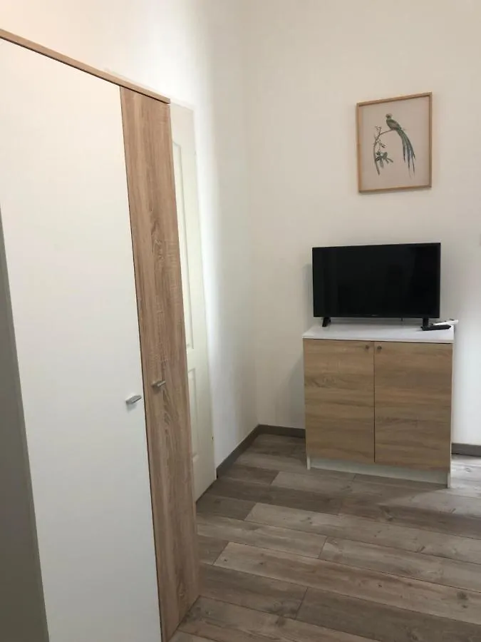 Bella Fiore Aparrtment 1 Budapest 0*,